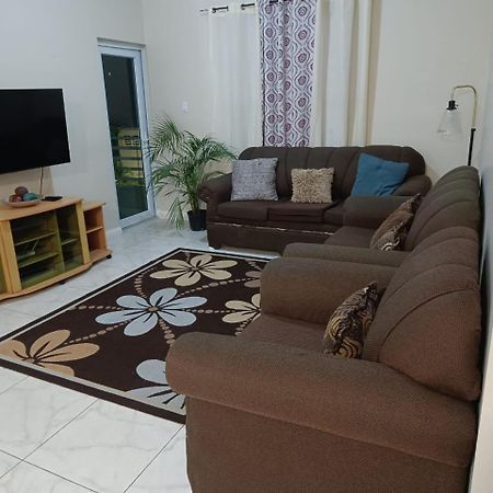 Lovely 2 Bedroom C̅ Netflix Across National Stadium Kingston Zewnętrze zdjęcie