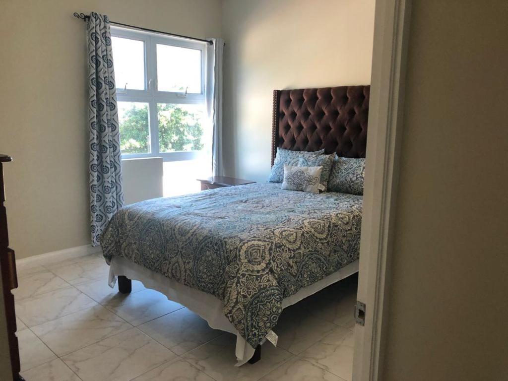 Lovely 2 Bedroom C̅ Netflix Across National Stadium Kingston Zewnętrze zdjęcie