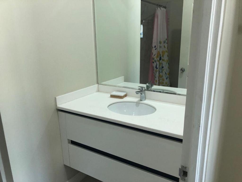 Lovely 2 Bedroom C̅ Netflix Across National Stadium Kingston Zewnętrze zdjęcie